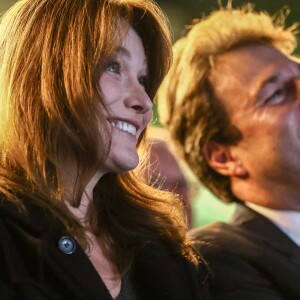 Carla Bruni-Sarkozy au meeting de son mari Nicolas Sarkozy pour les présidentielles 2017 à Saint-Maur-des-Fossés le 14 novembre 2016.