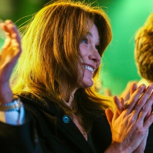 Carla Bruni-Sarkozy au meeting de son mari Nicolas Sarkozy pour les présidentielles 2017 à Saint-Maur-des-Fossés le 14 novembre 2016.