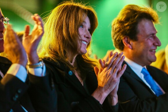 Carla Bruni-Sarkozy au meeting de son mari Nicolas Sarkozy pour les présidentielles 2017 à Saint-Maur-des-Fossés le 14 novembre 2016.