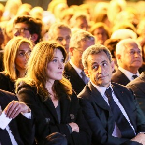 Carla Bruni-Sarkozy au meeting de son mari Nicolas Sarkozy pour les présidentielles 2017 à Saint-Maur-des-Fossés le 14 novembre 2016.