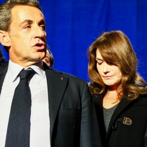 Carla Bruni-Sarkozy au meeting de son mari Nicolas Sarkozy pour les présidentielles 2017 à Saint-Maur-des-Fossés le 14 novembre 2016.