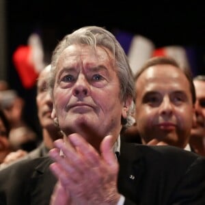 L'acteur français Alain Delon assiste au meeting d'Alain Juppé, maire de Bordeaux et candidat à la primaire de la droite et du centre (Les Républicains LR), au Zénith, à Paris, France, le 14 novembre 2016. © Stéphane Lemouton/Bestimage