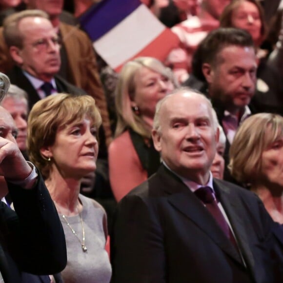 L'acteur français Alain Delon assiste au meeting d'Alain Juppé, maire de Bordeaux et candidat à la primaire de la droite et du centre (Les Républicains LR), au Zénith, à Paris, France, le 14 novembre 2016. © Stéphane Lemouton/Bestimage