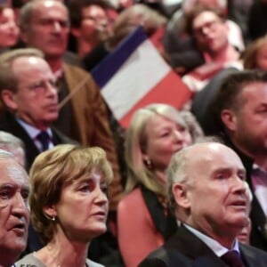 L'acteur français Alain Delon assiste au meeting d'Alain Juppé, maire de Bordeaux et candidat à la primaire de la droite et du centre (Les Républicains LR), au Zénith, à Paris, France, le 14 novembre 2016. © Stéphane Lemouton/Bestimage