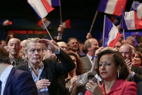 L'acteur français Alain Delon assiste au meeting d'Alain Juppé, maire de Bordeaux et candidat à la primaire de la droite et du centre (Les Républicains LR), au Zénith, à Paris, France, le 14 novembre 2016. © Stéphane Lemouton/Bestimage