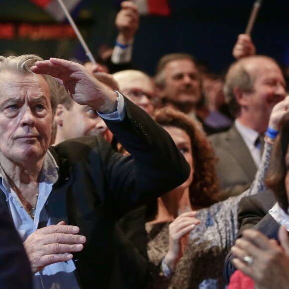 L'acteur français Alain Delon assiste au meeting d'Alain Juppé, maire de Bordeaux et candidat à la primaire de la droite et du centre (Les Républicains LR), au Zénith, à Paris, France, le 14 novembre 2016. © Stéphane Lemouton/Bestimage