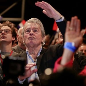 L'acteur français Alain Delon assiste au meeting d'Alain Juppé, maire de Bordeaux et candidat à la primaire de la droite et du centre (Les Républicains LR), au Zénith, à Paris, France, le 14 novembre 2016. © Stéphane Lemouton/Bestimage