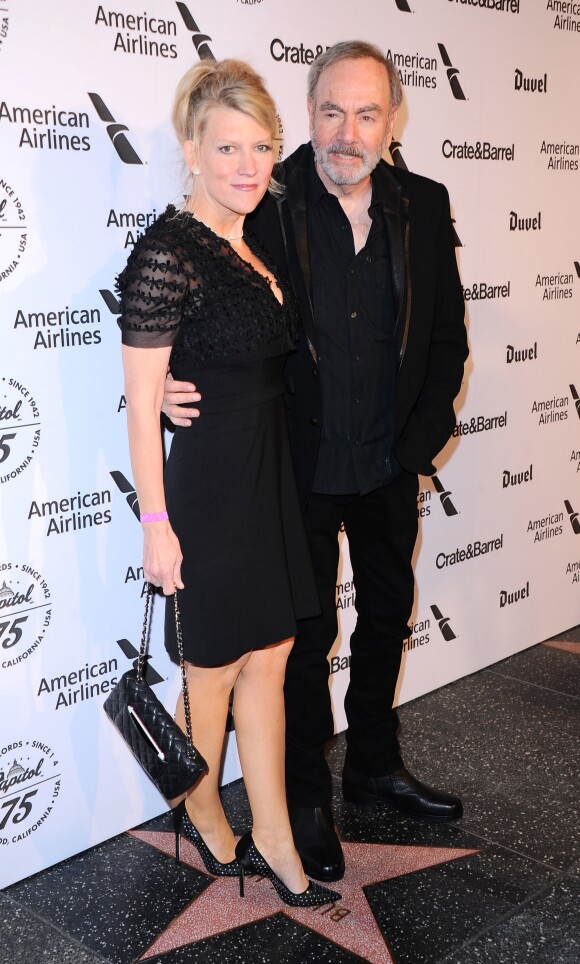 Neil Diamond et Katie McNeil assistent à la soirée des 75 ans du label Capitol Records à la Capitol Records Tower. Los Angeles, le 15 septembre 2016.