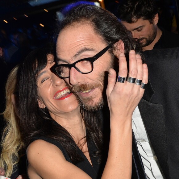 Romane Bohringer et son compagnon Philippe Rebbot - Cocktail lors de la présentation de la nouvelle étoile de la galaxie "Angel" de Thierry Mugler avec sa nouvelle égérie Georgia May Jagger à la Coupole du Printemps Haussmann à Paris, le 30 janvier 2015.