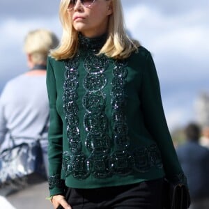 Emmanuelle Béart - People arrivant au défilé de mode "Elie Saab", collection prêt-à-porter Printemps-Eté 2017 à Paris, le 1er octobre 2016.