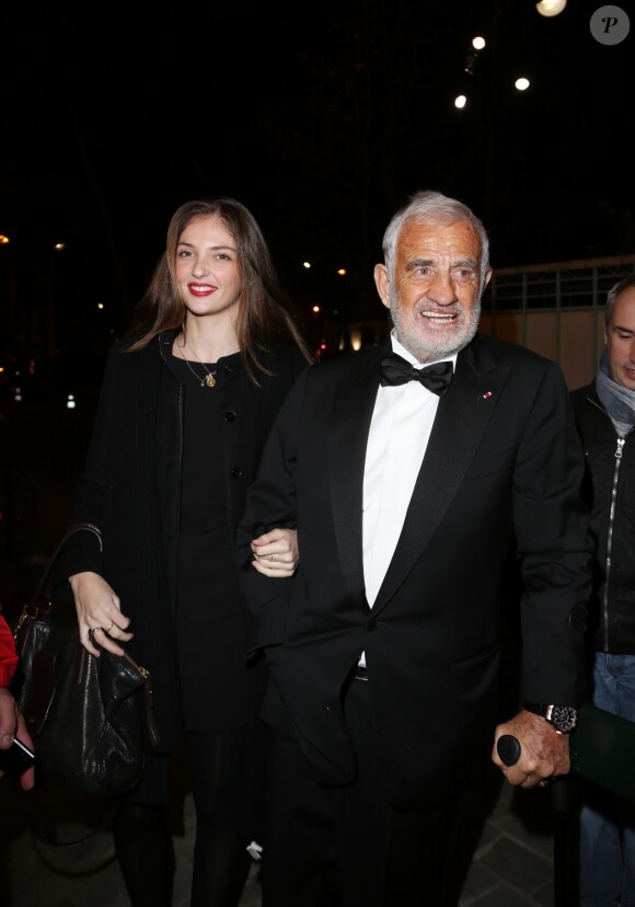 Jean-Paul Belmondo et sa petite-fille Annabelle arrivent à la soirée du 52e Gala de l'union des artistes au Cirque d'hiver à Paris le 18 novembre 2013.
