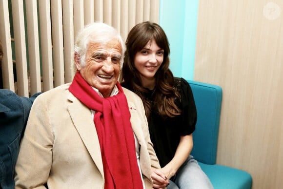 Jean-Paul Belmondo et sa petite-fille Annabelle - A l'occasion du lancement de son nouveau livre "Mes recettes bonne humeur" (Editions du Cherche Midi), Luana Belmondo a réuni ses proches et amis épicuriens autour d'un Aperitivo concocté par le Chef Denny Imbroisi (Restaurant IDA) à Paris, le 13 octobre 2016. © Dominique Jacovides/Bestimage