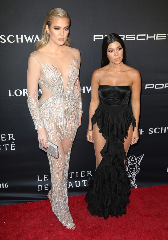 Khloé et Kourtney Kardashian - Angel Ball de la Gabrielle's Angel Foundation for Cancer Research au Cipriani Wall Street. New York, le 21 novembre 2016.