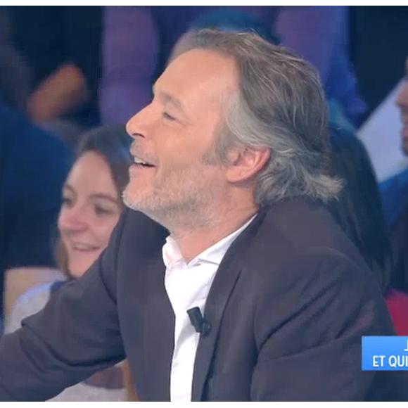 Fou rire sur le plateau de "Touche pas à mon poste" sur C8 à cause de Jean-Michel Maire. Le 21 novembre 2016.