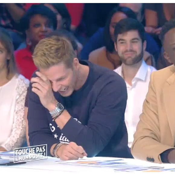 Fou rire sur le plateau de "Touche pas à mon poste" sur C8 à cause de Jean-Michel Maire. Le 21 novembre 2016.