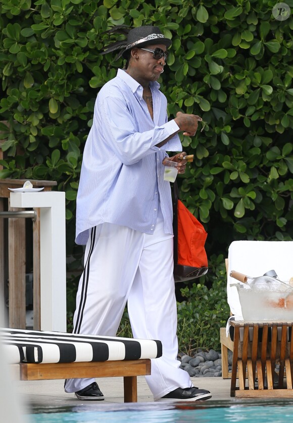 Exclusif - L'ancien joueur de la NBA Dennis Rodman passe un moment avec des amis a Miami, le 13 decembre 2013.