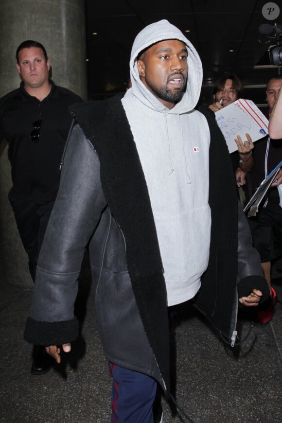 Kanye West à l'aéroport de Los Angeles le 15 novembre 2016.