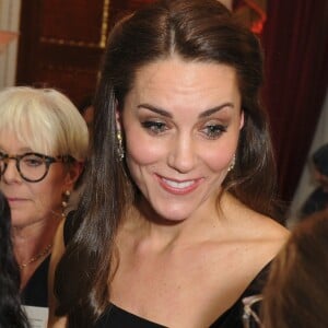 La duchesse Catherine de Cambridge prenait part le 22 novembre 2016 à la cérémonie de remise de prix Wellbeing in Schools Awards de l'association Place2Be dont elle est la marraine, à la Mansion House à Londres.