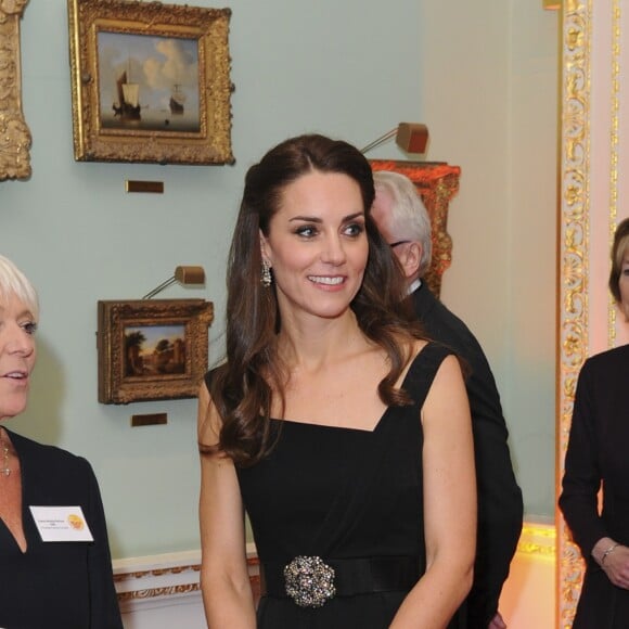 La duchesse Catherine de Cambridge prenait part le 22 novembre 2016 à la cérémonie de remise de prix Wellbeing in Schools Awards de l'association Place2Be dont elle est la marraine, à la Mansion House à Londres.