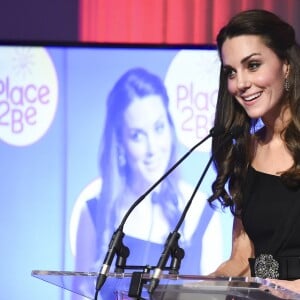 La duchesse Catherine de Cambridge fait un discours le 22 novembre 2016 à la cérémonie de remise de prix Wellbeing in Schools Awards de l'association Place2Be dont elle est la marraine, à la Mansion House à Londres.