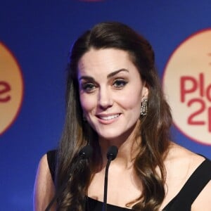 La duchesse Catherine de Cambridge fait un discours le 22 novembre 2016 à la cérémonie de remise de prix Wellbeing in Schools Awards de l'association Place2Be dont elle est la marraine, à la Mansion House à Londres.