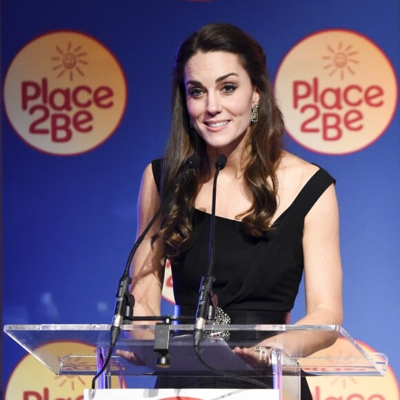 La duchesse Catherine de Cambridge fait un discours le 22 novembre 2016 à la cérémonie de remise de prix Wellbeing in Schools Awards de l'association Place2Be dont elle est la marraine, à la Mansion House à Londres.