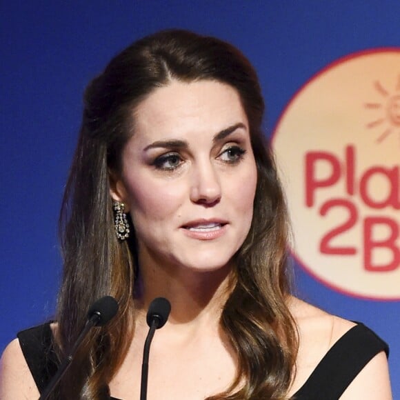 La duchesse Catherine de Cambridge fait un discours le 22 novembre 2016 à la cérémonie de remise de prix Wellbeing in Schools Awards de l'association Place2Be dont elle est la marraine, à la Mansion House à Londres.