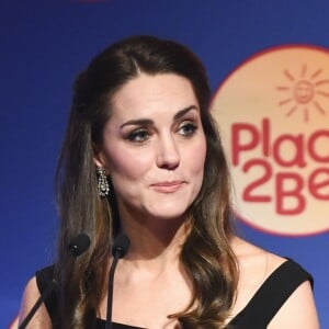 La duchesse Catherine de Cambridge fait un discours le 22 novembre 2016 à la cérémonie de remise de prix Wellbeing in Schools Awards de l'association Place2Be dont elle est la marraine, à la Mansion House à Londres.