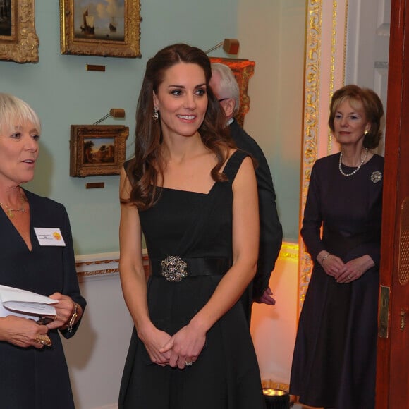 La duchesse Catherine de Cambridge prenait part le 22 novembre 2016 à la cérémonie de remise de prix Wellbeing in Schools Awards de l'association Place2Be dont elle est la marraine, à la Mansion House à Londres.