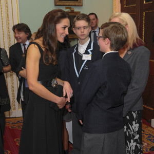 La duchesse Catherine de Cambridge prenait part le 22 novembre 2016 à la cérémonie de remise de prix Wellbeing in Schools Awards de l'association Place2Be dont elle est la marraine, à la Mansion House à Londres.