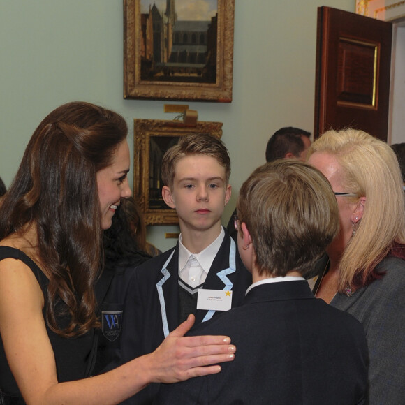 La duchesse Catherine de Cambridge prenait part le 22 novembre 2016 à la cérémonie de remise de prix Wellbeing in Schools Awards de l'association Place2Be dont elle est la marraine, à la Mansion House à Londres.