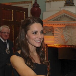 La duchesse Catherine de Cambridge prenait part le 22 novembre 2016 à la cérémonie de remise de prix Wellbeing in Schools Awards de l'association Place2Be dont elle est la marraine, à la Mansion House à Londres.