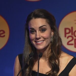 La duchesse Catherine de Cambridge fait un discours le 22 novembre 2016 à la cérémonie de remise de prix Wellbeing in Schools Awards de l'association Place2Be dont elle est la marraine, à la Mansion House à Londres.