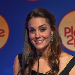 La duchesse Catherine de Cambridge fait un discours le 22 novembre 2016 à la cérémonie de remise de prix Wellbeing in Schools Awards de l'association Place2Be dont elle est la marraine, à la Mansion House à Londres.