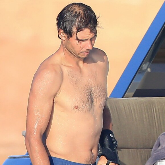 Exclusif - Rafael Nadal et sa compagne Xisca Perello se détendent en famille sur un yacht à Ibiza le 23 juin 2016.