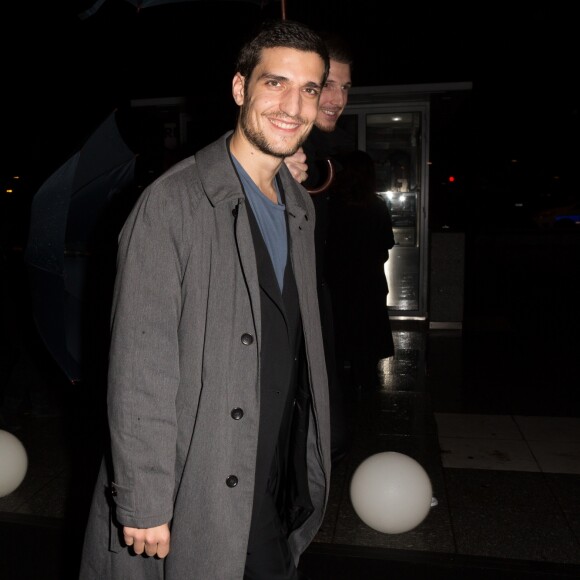 Louis Garrel arrive à la 7ème cérémonie "Les hommes de l'année GQ 2016" au musée d'Orsay à Paris, France, le 23 novembre 2016.