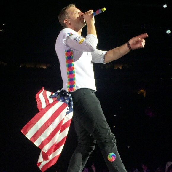 Chris Martin en concert avec Coldplay au Rose Bowl à Pasadena le 20 août 2016.