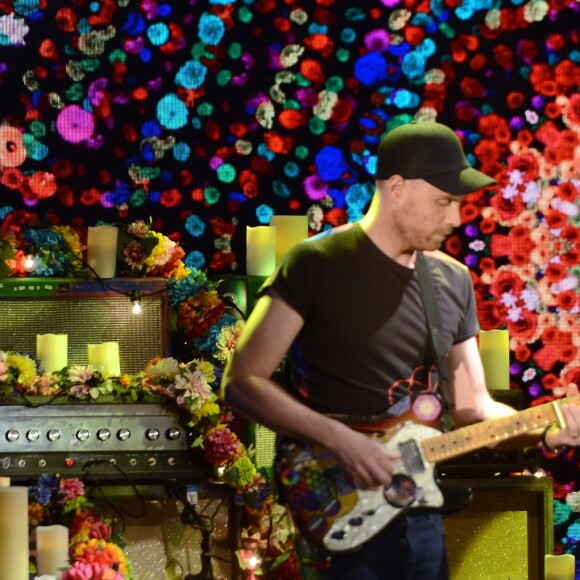 Jonny Buckland (Coldplay), Chris Martin (Coldplay) - People sur le plateau de l'émission TV "Che tempo che Fa" à Milan en Italie le 13 novembre 2016.