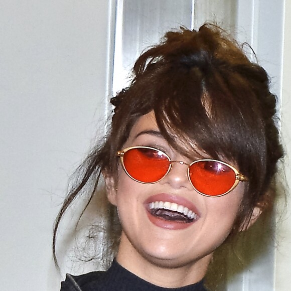 Selena Gomez arrive à l'aéroport de Tokyo, le 1er août 2016.