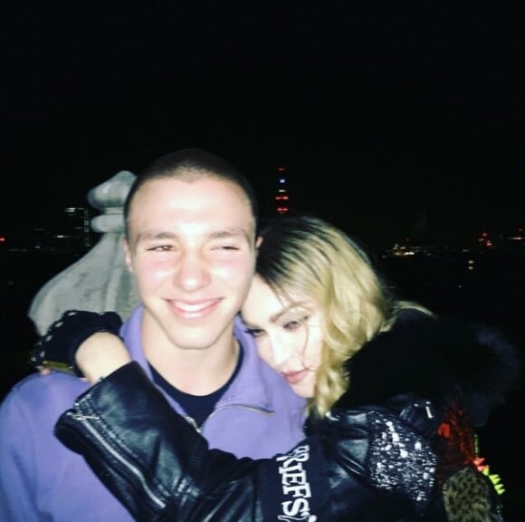 Rocco Ritchie et Madonna à Londres le 17 avril 2016