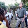 Le prince Harry se rend sur le site de l'association qui lutte pour la protection des tortues - Le prince Harry en visite sur l'île de Saint-Vincent-et-les-Grenadines à l'occasion de son voyage officiel de 15 jours dans les Caraïbes le 26 novembre 2016