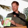 Le prince Harry se rend sur le site de l'association qui lutte pour la protection des tortues, portrait du prince Harry dessiné par un enfant de l'île - Le prince Harry en visite sur l'île de Saint-Vincent-et-les-Grenadines à l'occasion de son voyage officiel de 15 jours dans les Caraïbes le 26 novembre 2016