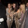 Kendall Jenner quitte l'hôtel Mandarin Oriental à Paris, habillée d'un manteau léopard Plein Sud, d'un top noir Are You Am I, d'un pantalon en cuir et de baskets blanches Céline. Le 30 novembre 2016. © Agence/Bestimage