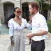Le prince Harry et Rihanna, habillée en Jacquemus (collection printemps-été 2017), font un test VIH à Bridgetown. La Barbade, le 1er décembre 2016.