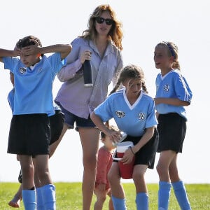 Julia Roberts avec sa fille Hazel lors d'un match organisé à Malibu le 22 octobre 2016.