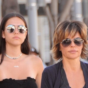 Exclusif - Lisa Rinna se promène avec sa fille Amelia Hamlin dans les rues de Beverly Hills, le 17 août 2016