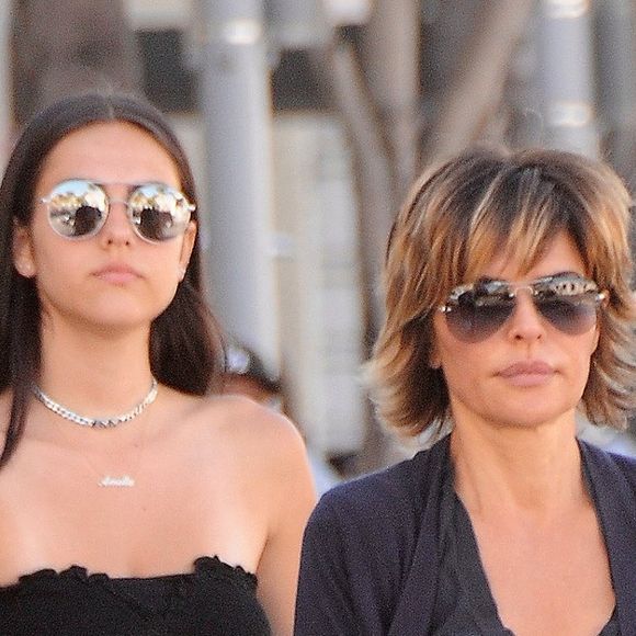 Exclusif - Lisa Rinna se promène avec sa fille Amelia Hamlin dans les rues de Beverly Hills, le 17 août 2016