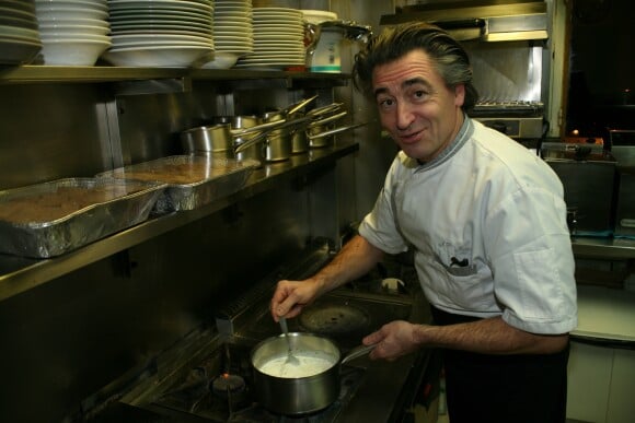 Le chef cuisinier Jean-Pierre Jacquin - Soirée de lancement du livre "Le Guide de Sulitzer de l'Île Maurice" de Paul-Loup Sulitzer au restaurant "Les Petites Sorcières" à Paris, le 28 novembre 2016.