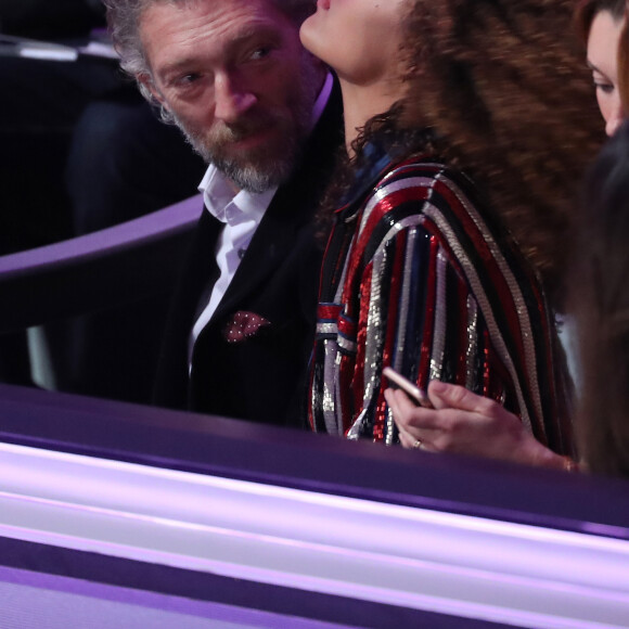 Vincent Cassel et sa compagne Tina Kunakey au défilé "Victoria's Secret Paris 2016" au Grand Palais à Paris, le 30 novembre 2016. © Cyril Moreau/Bestimage