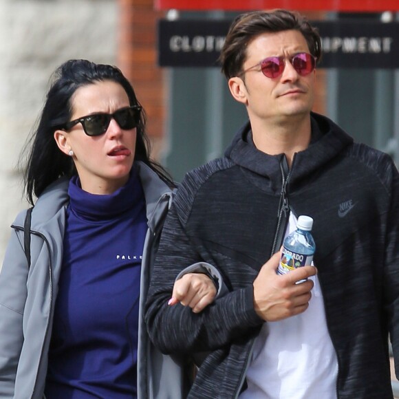 Katy Perry et Orlando Bloom se promènent en amoureux dans les rues de Aspen. Les amoureux sont venus assister au mariage de leur amie la styliste Jamie Schneider. Le 8 avril 2016